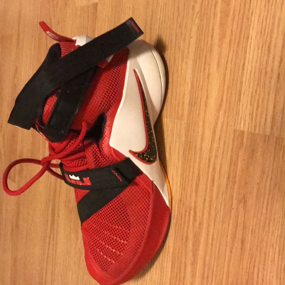 Nike’s - Picture 3 of 4